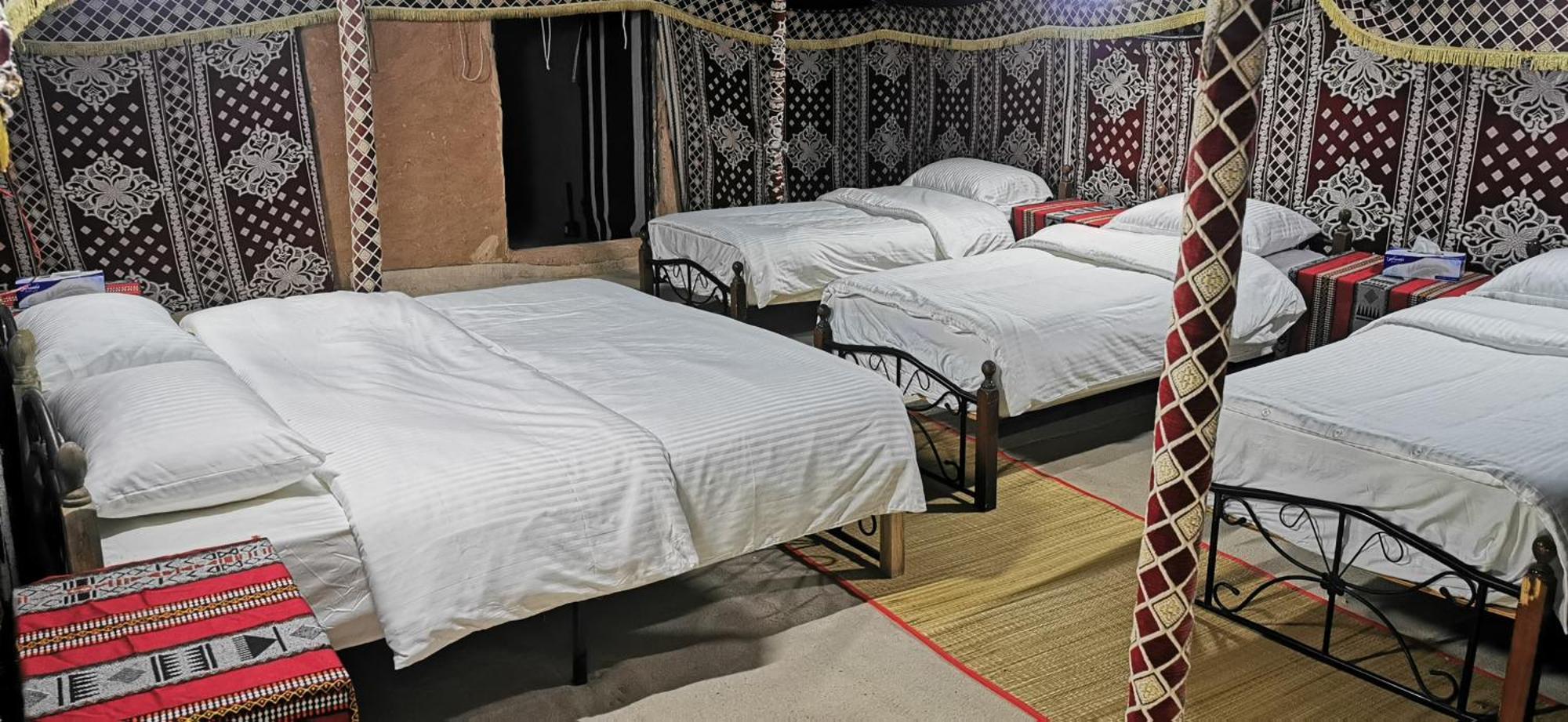 Desert Wonders Camp Hawiyah Phòng bức ảnh